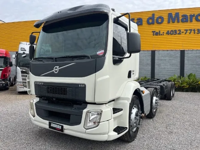 VOLVO VM 330 2015/2015