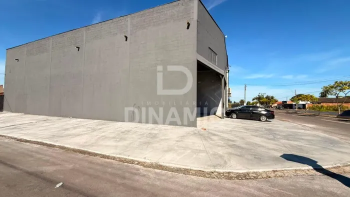 Galpão comercial para locação na Avenida Vieira Santos - Residencial Itaipu.