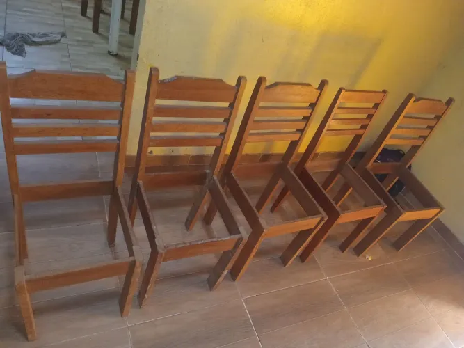 Vendo seis cadeiras inacabadas 