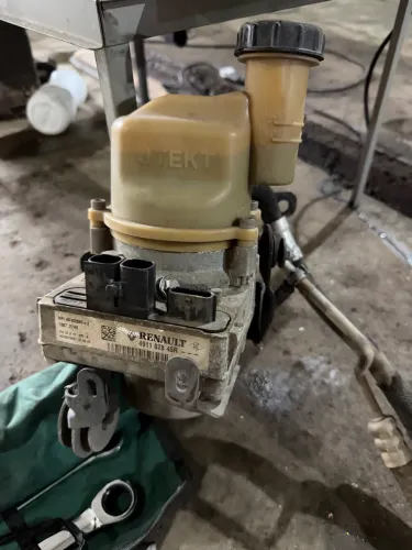 Bomba Direção Elétrica hidráulica Renault Sandero/ Duster
