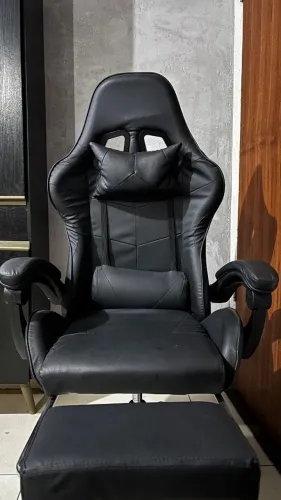 Cadeira gamer preta sem uso perfeita!