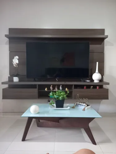 Vendo lindo painel para TV com pequena avaria. Entre em contato pelo WhatsApp *12