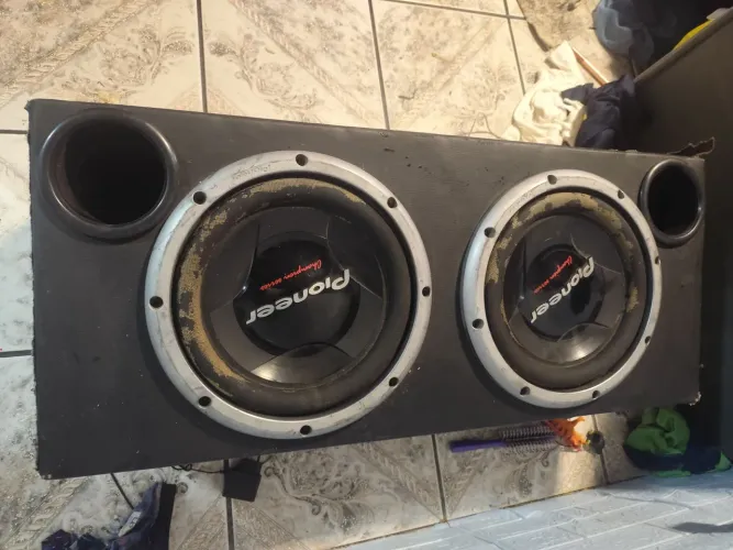Caixa com dois SUB Pioneer top! Acompanha módulo