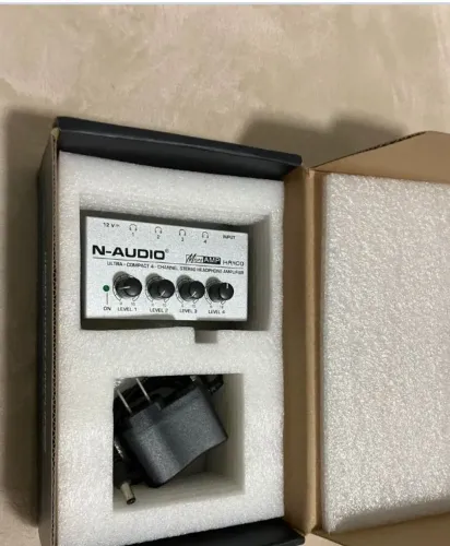 Amplificador de fones M Audio 4 canais com fonte