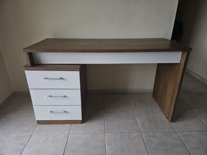 Mesa de escritório/ estudo