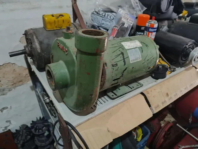 Vendo bomba d'água de 3 CV trifásica