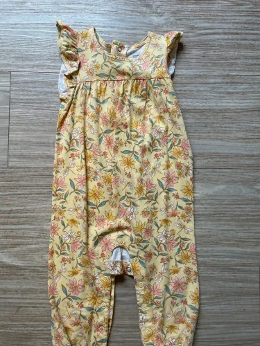 Roupas infantis de menina
