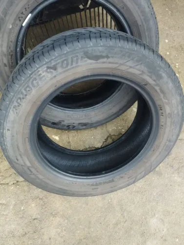 Vendo par de pneu 205/60 r16 brigdstone original novo