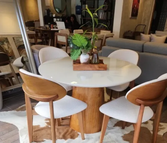 Mesa redonda de jantar