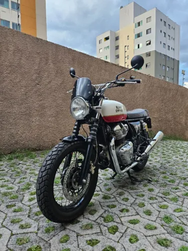 Royal Enfield Inteceptor 650 - Customizada Scrambler com escape Customer