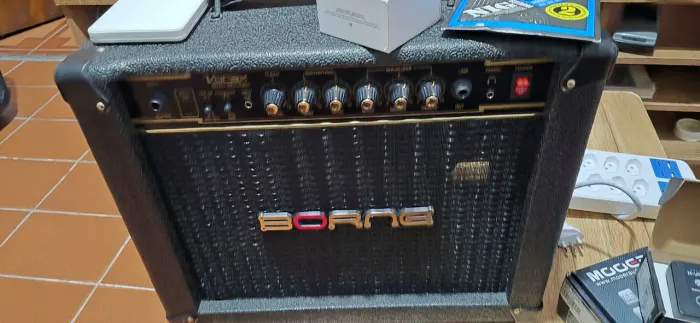 Guitarra MG 22 em ótimo estado modificada para mais informações só entrar em contato ob
