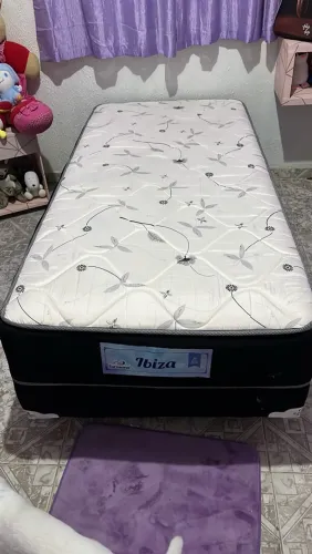Cama semi nova