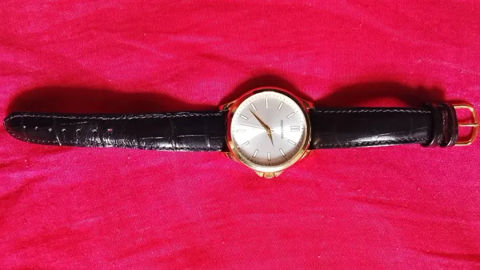 Relógio Mondaine 5ATM de couro preto genuíno