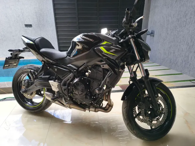 Vendo ou troco Kawasaki Z650 2024 baixa km
