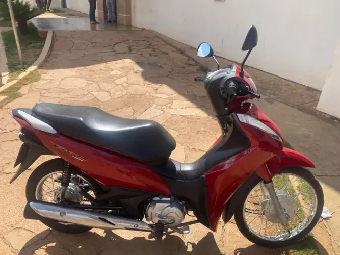Vendo Honda/Biz 110i vermelha 2021