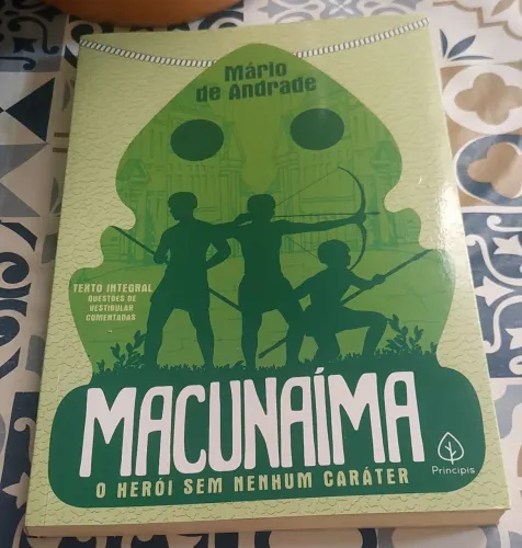 Livro: Macunaíma de Mário de Andrade.