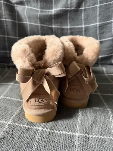 Bota UGG Mini Bailey Bow