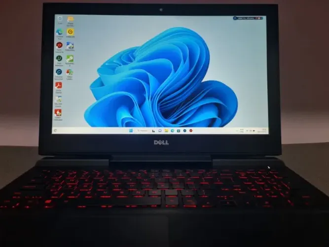 Dell Inspiron Gaming Core i7 7700 HQ - 32 GB. de memória NVME 512 GB.