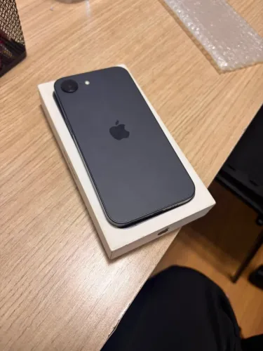 iPhone 16e