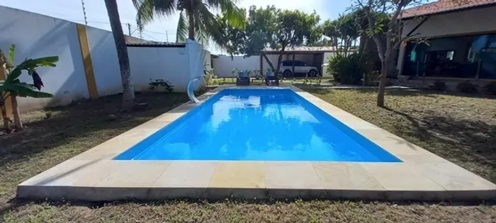 Casa com Piscina na Aruana