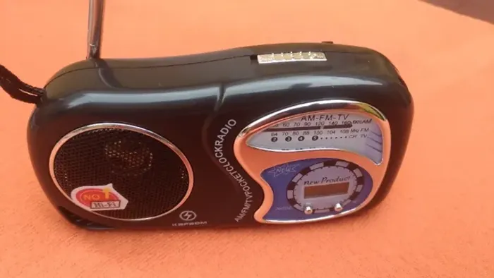 Rádio Radinho a pilhas, portátil, de bolso, perfeito estado, funcionando perfeitamente.