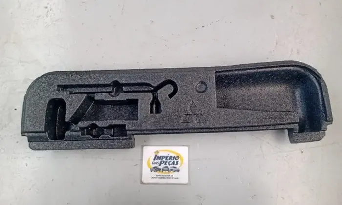 Isopor Caixa Ferramenta Pajero Tr4 10/15 Obs #31084