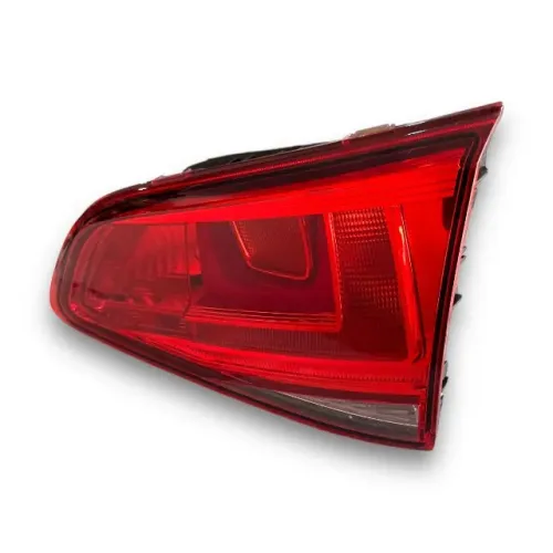 Lanterna Da Tampa Direita Golf 2014/2017 Sem Led Usada