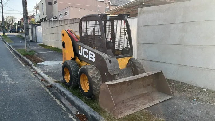 Locacao de bob cat e mini escavadeira