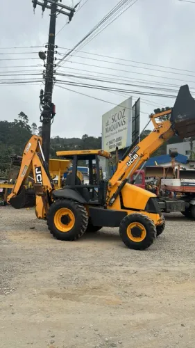 Retroescavadeira JCB 3c plus 4x4