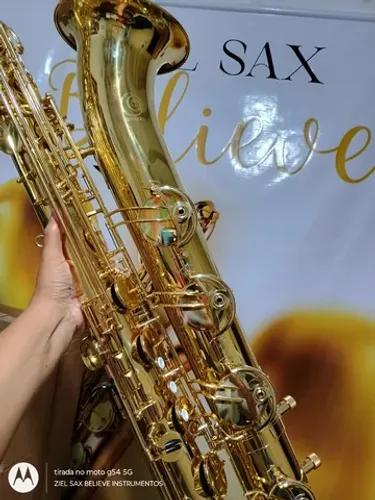 Saxofone barítono e com lá grave 