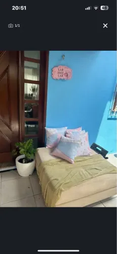 Vendo charmoso puff grande de rodinha