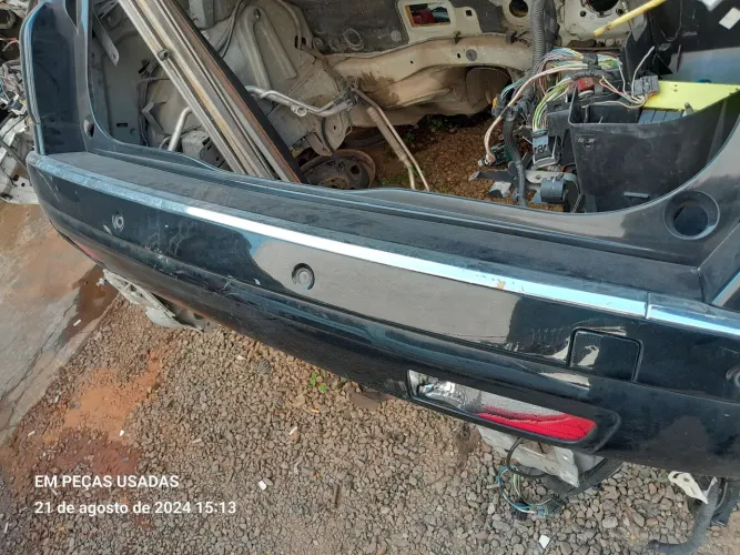 Friso cromado central do para-choque traseiro C4 grand picasso com avaria no cromo
