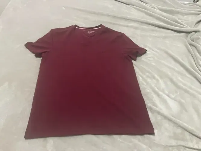 Camisa Tommy Hilfiger original, Gola V, de 329 por 220