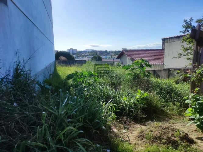 Terreno em Araruama, com 360,00m² - R$ 160.000,00 - Vila Capri