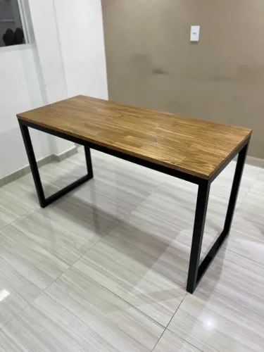 Mesa Estilo Industrial 1,40m L x 0,60m P x 0,80m A