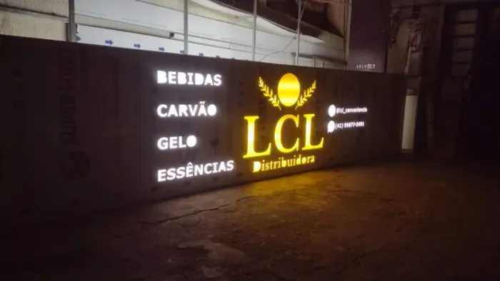 Faca Suas Placas e Comunicação Visual / Revestimento em Acm / Luminosos - Totens  / Letras