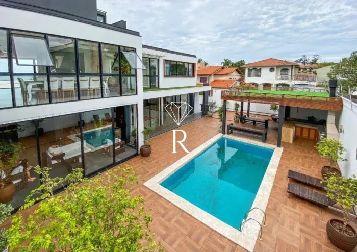 Casa alto padrão no Jardim Atlântico