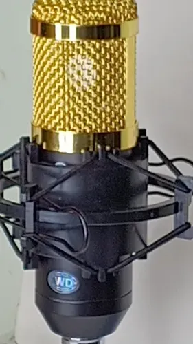 Microfone Condensador para studio e podcast