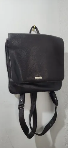 Bolsa feminina mini-mochila marca Version.