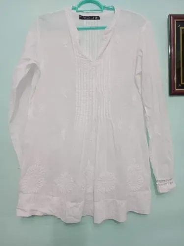 Roupas brancas blusas P - feminina