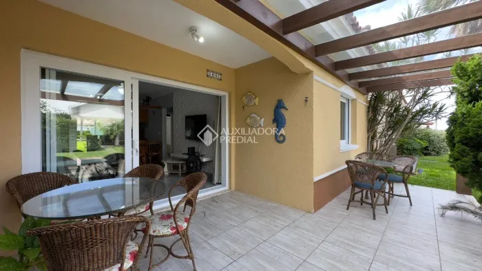 CASA TÉRREA EM CONDOMÍNIO NA BEIRA MAR