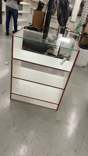 BALCÃO VITRINE COM FITA COLORIDA