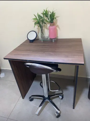 Mesa de escritório pequena