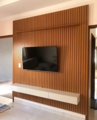 Painel de TV ripado com nincho