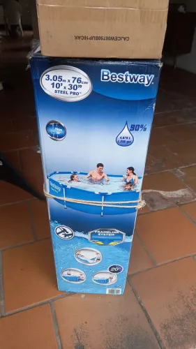 Piscina usada apenas duas vezes
