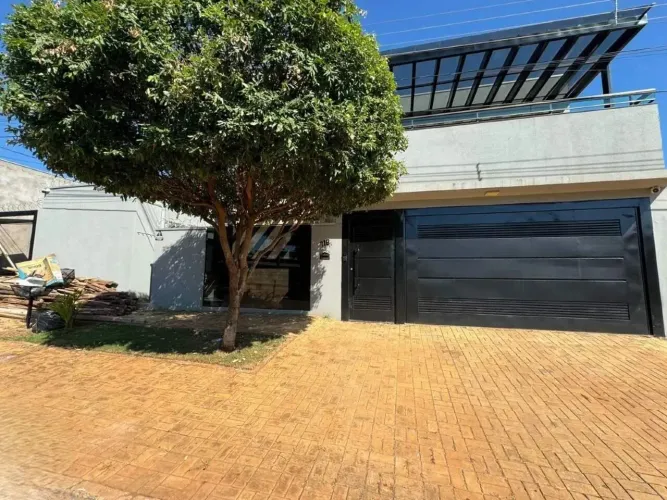 Sobrado de alto padrão com dois salões comerciais em Bonito!!