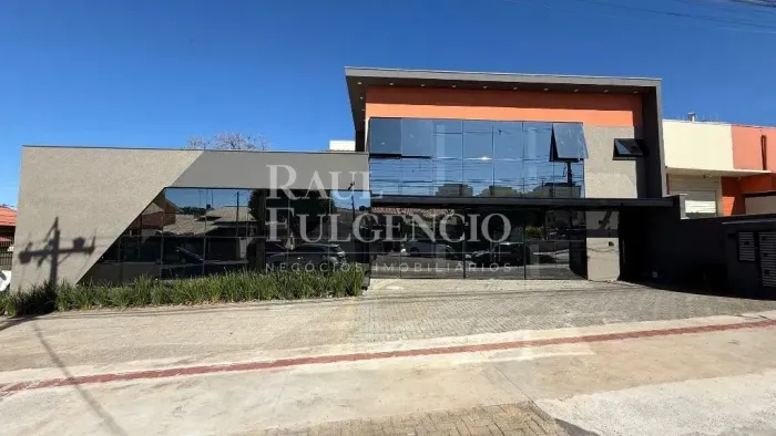 Imóvel comercial para alugar próximo ao Hospital do Câncer com 5 salas e recepção.