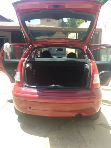 Vendo um lindo citroen c3, 2010 super conservado carro de mulher tudo funcionando.
