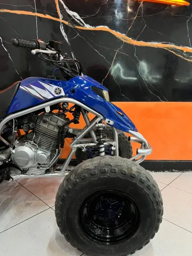 Quadriciclo Yamaha com motor da Honda Twister 250 muito conservado 