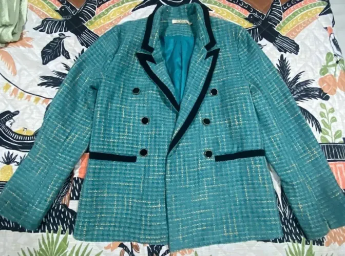 Blazer em Tweed azul turquesa tamanho P
